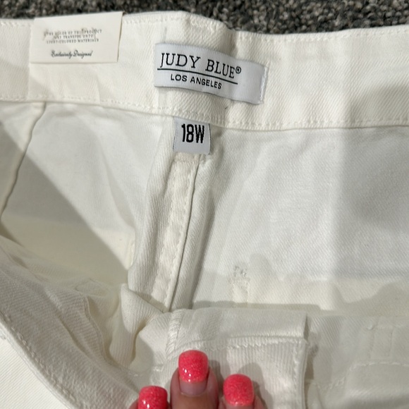 Nwt Judy Blue tie waist with snap and zip. Large pockets and cuffed hem. So cute - Picture 6 of 8